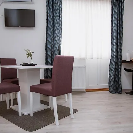 Guest House Mylan Licko Petrovo Selo Exterior photo